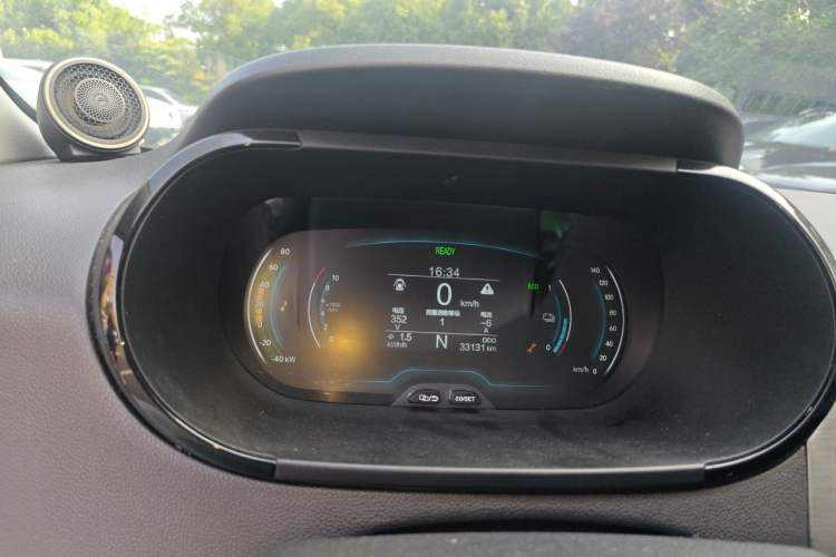 Used Chery QQ Little Ant 2022 Revised Version Sweet Pink Edition Half-Sugar Version Lithium Iron Phosphate 30.7 kWh 30 kW 301 km Instrument Cluster