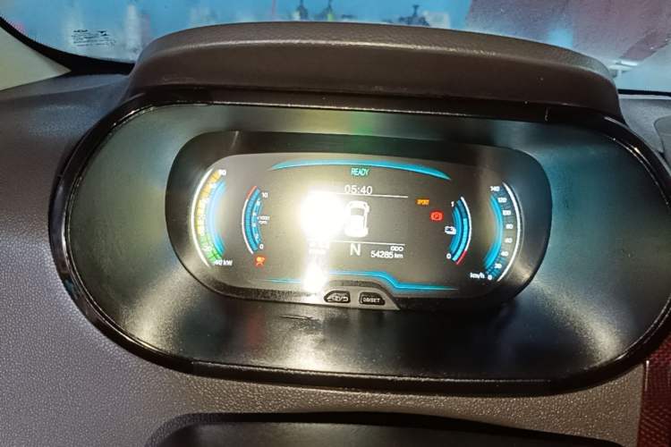 Used Chery QQ Little Ant 2022 Revised Version Sweet Pink Edition Half-Sugar Version Lithium Iron Phosphate 30.7 kWh 30 kW 301 km Instrument Cluster