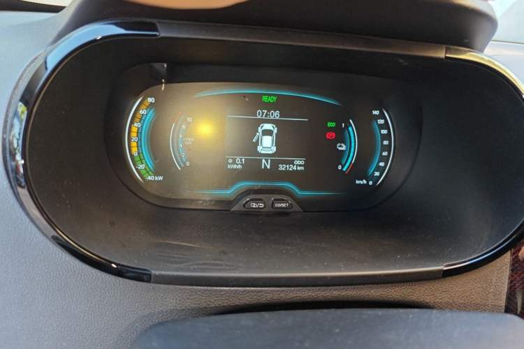 Used Chery QQ Little Ant 2022 Sweet Pink Edition Half-Sugar Version 3-Cell Lithium 30kW 301km Instrument Cluster