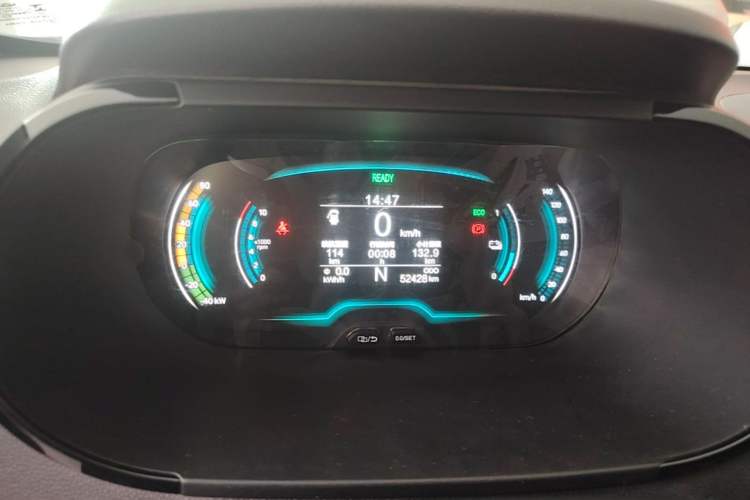 Used Chery QQ Little Ant 2022 Revised Version Sweet Pink Edition Half-Sugar Version Lithium Iron Phosphate 30.7 kWh 30 kW 301 km Instrument Cluster