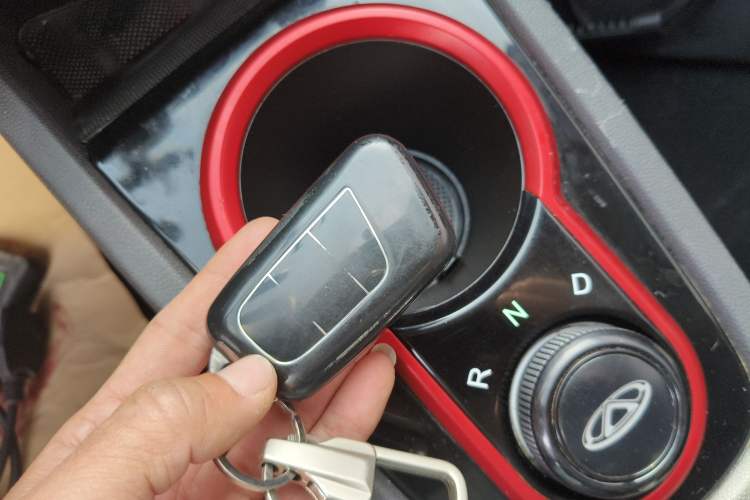 Used Chery QQ Little Ant 2022 Revised Version Sweet Pink Edition Half-Sugar Version Lithium Iron Phosphate 30.7 kWh 30 kW 301 km Interior 1