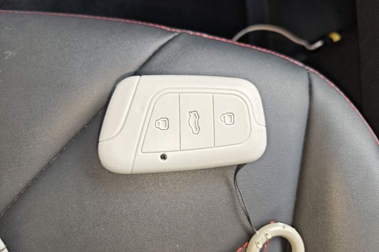 Used Chery QQ Little Ant 2022 Revised Version Sweet Pink Edition Half-Sugar Version Lithium Iron Phosphate 30.7 kWh 30 kW 301 km Interior 1