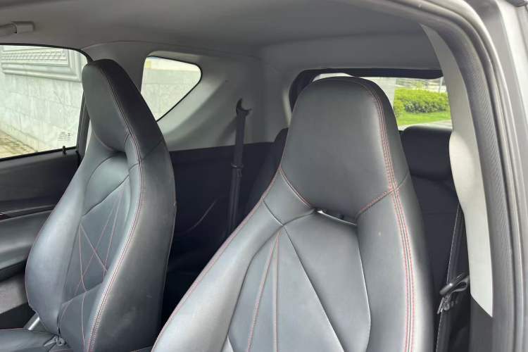 Used Chery QQ Little Ant 2022 Sweet Pink Edition Half-Sugar Version Lithium Iron Phosphate 29.2 kWh 30 kW 301 km Interior 2