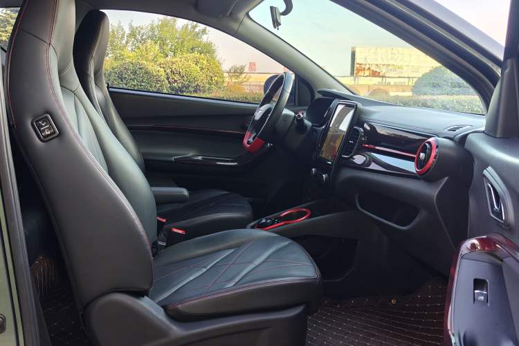 Used Chery QQ Little Ant 2022 Revised Version Sweet Pink Edition Half-Sugar Version Lithium Iron Phosphate 30.7 kWh 30 kW 301 km Interior 3