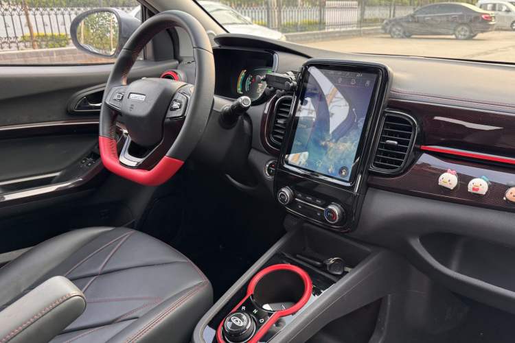 Used Chery QQ Little Ant 2022 Sweet Pink Edition Half-Sugar Version 3-Cell Lithium 30kW 301km Interior 3
