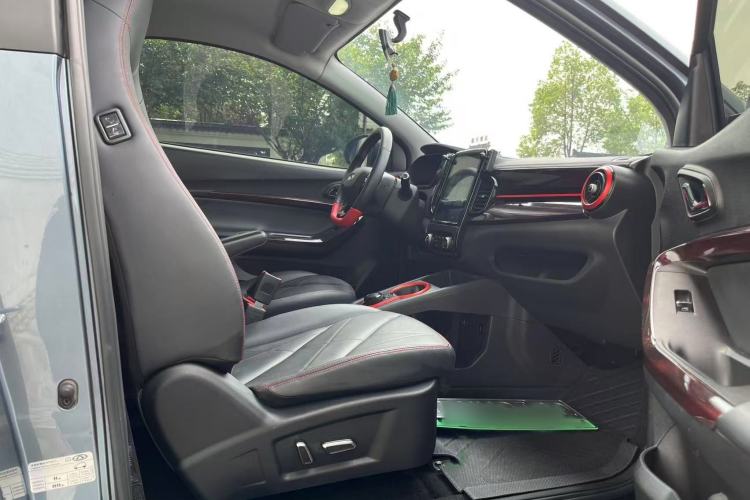 Used Chery QQ Little Ant 2022 Sweet Pink Edition Half-Sugar Version Lithium Iron Phosphate 29.2 kWh 30 kW 301 km Interior 3