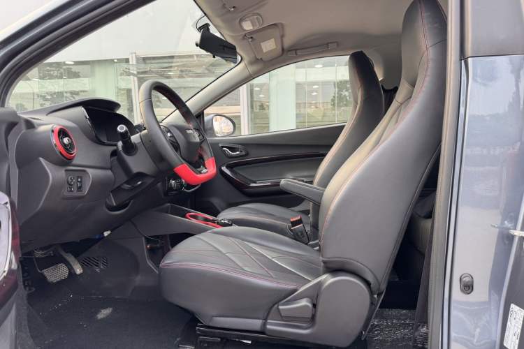 Used Chery QQ Little Ant 2022 Sweet Pink Edition Half-Sugar Version 3-Cell Lithium 30kW 301km Interior 4