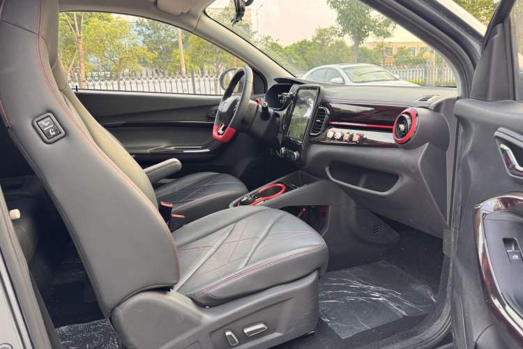 Used Chery QQ Little Ant 2022 Sweet Pink Edition Half-Sugar Version 3-Cell Lithium 30kW 301km Interior 5