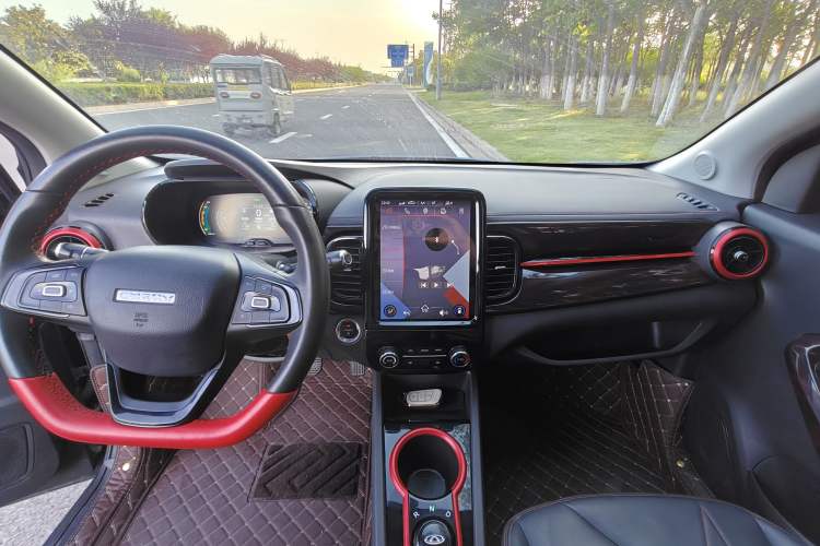 Used Chery QQ Little Ant 2022 Revised Version Sweet Pink Edition Half-Sugar Version Lithium Iron Phosphate 30.7 kWh 30 kW 301 km Interior 6