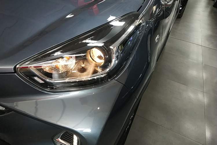 Used Chery QQ Little Ant 2022 Sweet Pink Edition Half-Sugar Version 3-Cell Lithium 30kW 301km Left Front Headlight