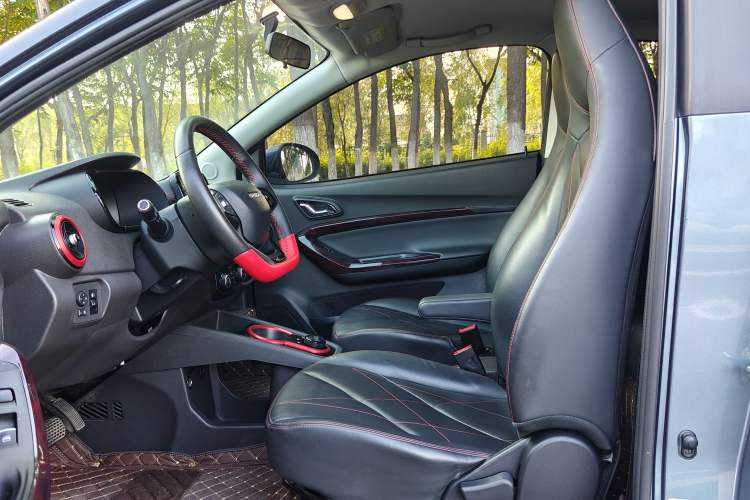 Used Chery QQ Little Ant 2022 Revised Version Sweet Pink Edition Half-Sugar Version Lithium Iron Phosphate 30.7 kWh 30 kW 301 km Left Front Seat