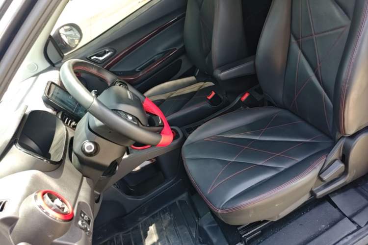 Used Chery QQ Little Ant 2022 Revised Version Sweet Pink Edition Half-Sugar Version Lithium Iron Phosphate 30.7 kWh 30 kW 301 km Left Front Seat