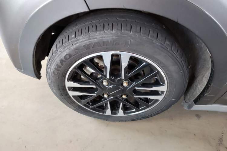 Used Chery QQ Little Ant 2022 Sweet Pink Edition Half-Sugar Version 3-Cell Lithium 30kW 301km Left Front Wheel Hub