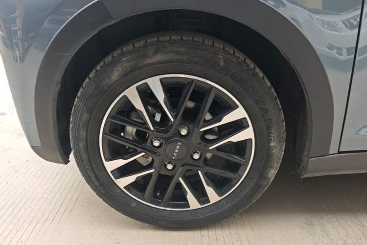 Used Chery QQ Little Ant 2022 Sweet Pink Edition Half-Sugar Version Lithium Iron Phosphate 29.2 kWh 30 kW 301 km Left Front Wheel Hub
