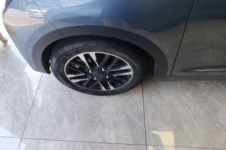 Used Chery QQ Little Ant 2022 Revised Version Sweet Pink Edition Half-Sugar Version Lithium Iron Phosphate 30.7 kWh 30 kW 301 km Left Front Wheel Hub