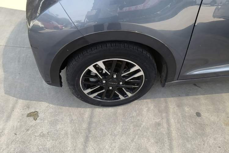 Used Chery QQ Little Ant 2022 Sweet Pink Edition Half-Sugar Version Lithium Iron Phosphate 29.2 kWh 30 kW 301 km Left Front Wheel Hub