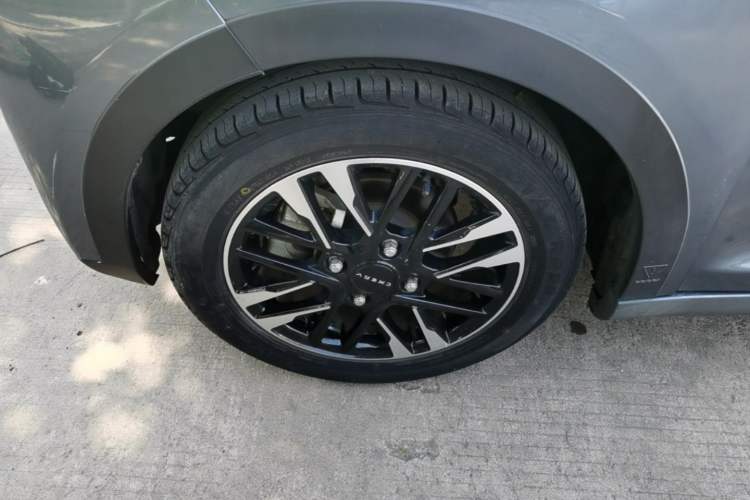 Used Chery QQ Little Ant 2022 Sweet Pink Edition Half-Sugar Version Lithium Iron Phosphate 30 kW 301 km Left Front Wheel Hub