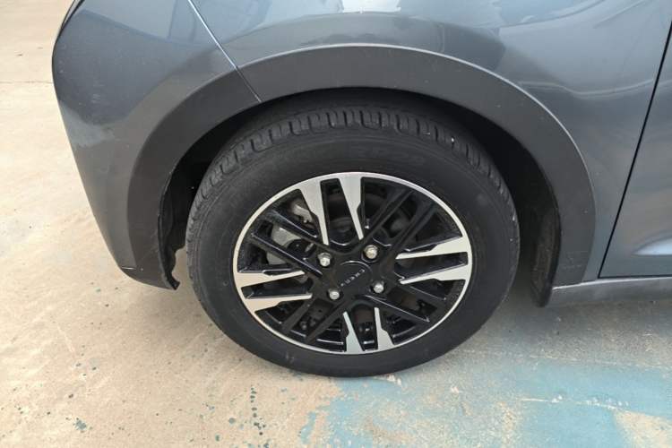 Used Chery QQ Little Ant 2022 Sweet Pink Edition Half-Sugar Version Lithium Iron Phosphate 29.2 kWh 30 kW 301 km Left Front Wheel Hub
