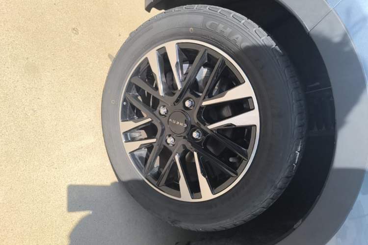 Used Chery QQ Little Ant 2022 Restyled Version Sweet Pink Edition Half-Sugar Version 28.8 kWh 30 kW 301 km Left Front Wheel Hub