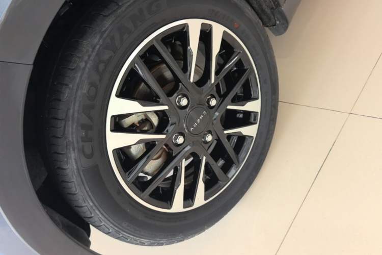 Used Chery QQ Little Ant 2022 Revised Version Sweet Pink Edition Half-Sugar Version Lithium Iron Phosphate 30.7 kWh 30 kW 301 km Left Front Wheel Hub