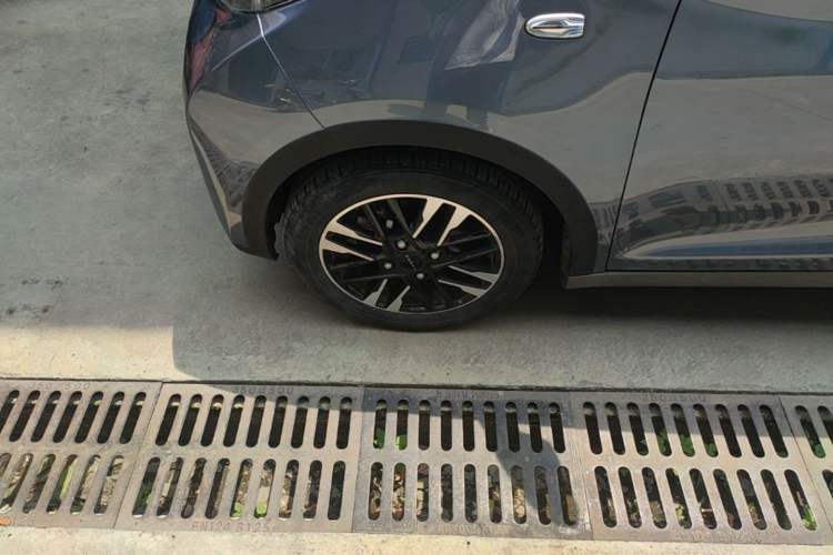 Used Chery QQ Little Ant 2022 Sweet Pink Edition Half-Sugar Version Lithium Iron Phosphate 30 kW 301 km Left Front Wheel Hub