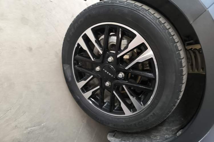 Used Chery QQ Little Ant 2022 Revised Version Sweet Pink Edition Half-Sugar Version Lithium Iron Phosphate 30.7 kWh 30 kW 301 km Left Front Wheel Hub