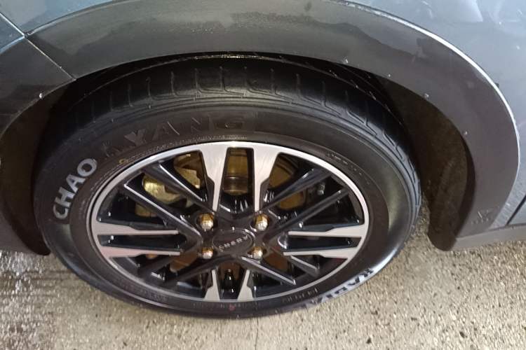 Used Chery QQ Little Ant 2022 Revised Version Sweet Pink Edition Half-Sugar Version Lithium Iron Phosphate 30.7 kWh 30 kW 301 km Left Front Wheel Hub