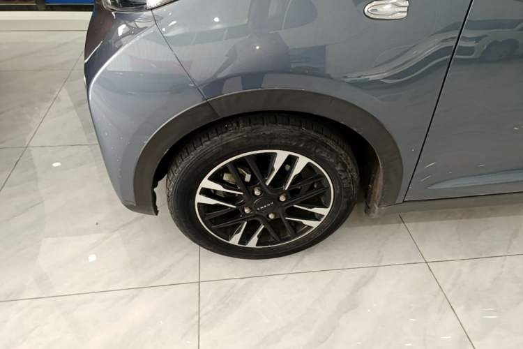 Used Chery QQ Little Ant 2022 Revised Version Sweet Pink Edition Half-Sugar Version Lithium Iron Phosphate 30.7 kWh 30 kW 301 km Left Front Wheel Hub
