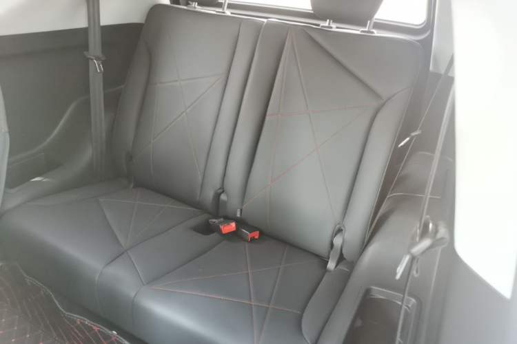 Used Chery QQ Little Ant 2022 Sweet Pink Edition Half-Sugar Version Lithium Iron Phosphate 30 kW 301 km Left Rear Seat