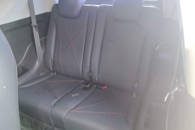 Used Chery QQ Little Ant 2022 Revised Version Sweet Pink Edition Half-Sugar Version Lithium Iron Phosphate 30.7 kWh 30 kW 301 km Left Rear Seat