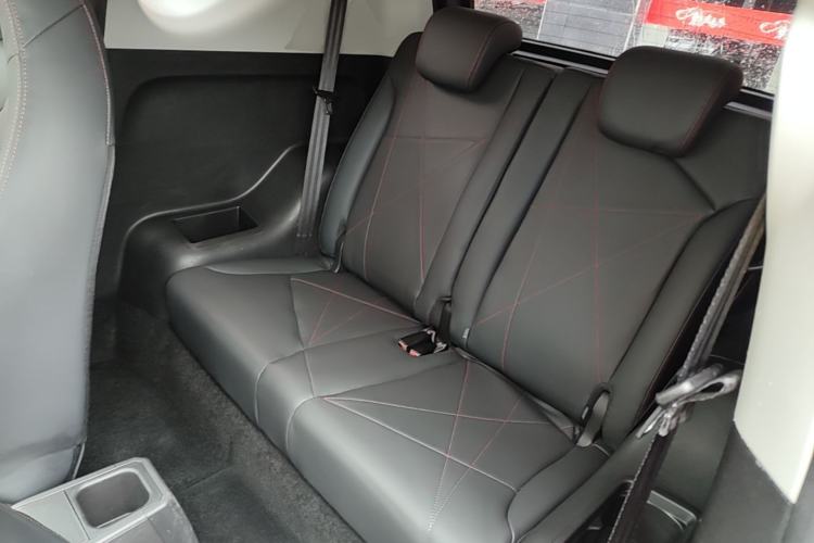 Used Chery QQ Little Ant 2022 Revised Version Sweet Pink Edition Half-Sugar Version Lithium Iron Phosphate 30.7 kWh 30 kW 301 km Left Rear Seat