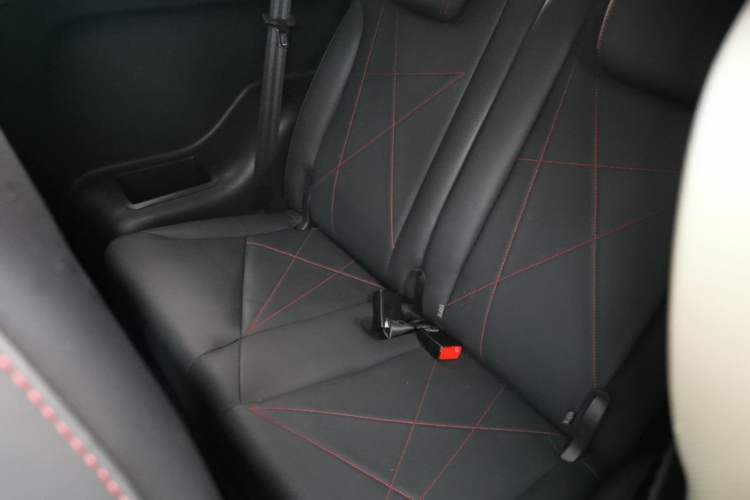 Used Chery QQ Little Ant 2022 Sweet Pink Edition Half-Sugar Version Lithium Iron Phosphate 30 kW 301 km Left Rear Seat