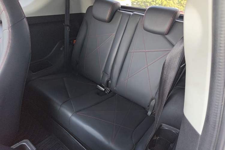 Used Chery QQ Little Ant 2022 Sweet Pink Edition Half-Sugar Version 3-Cell Lithium 30kW 301km Left Rear Seat