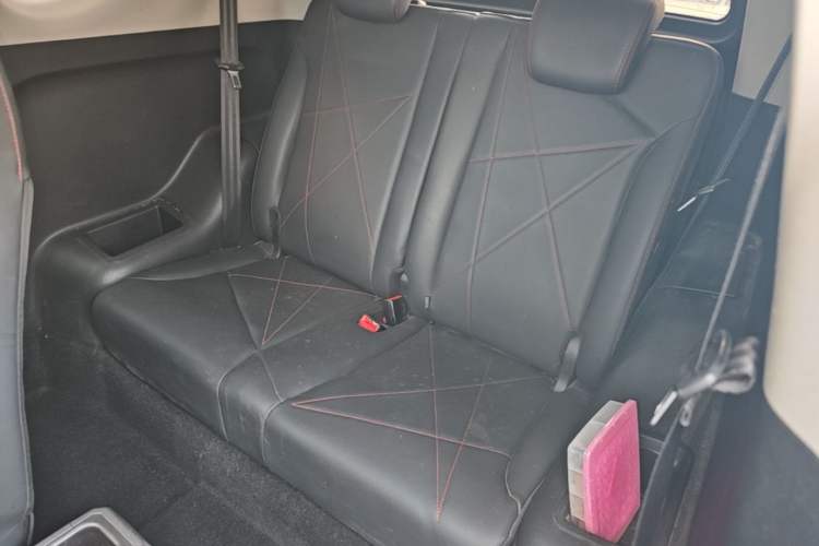 Used Chery QQ Little Ant 2022 Sweet Pink Edition Half-Sugar Version Lithium Iron Phosphate 30 kW 301 km Left Rear Seat