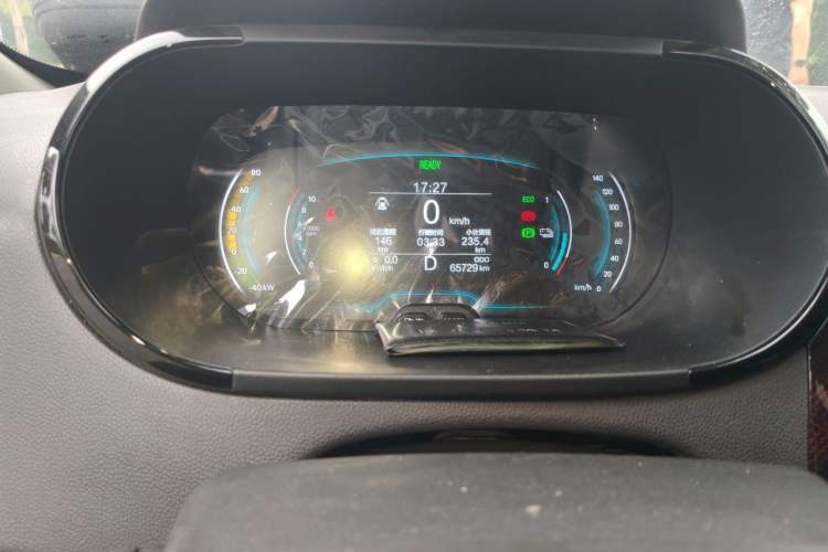 Used Chery QQ Little Ant 2022 Restyled Version Sweet Pink Edition Half-Sugar Version 30.6 kWh 30 kW 301 km Odometer Close Up