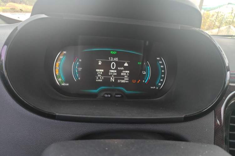 Used Chery QQ Little Ant 2022 Restyled Version Sweet Pink Edition Half-Sugar Version 28.8 kWh 30 kW 301 km Odometer Close Up