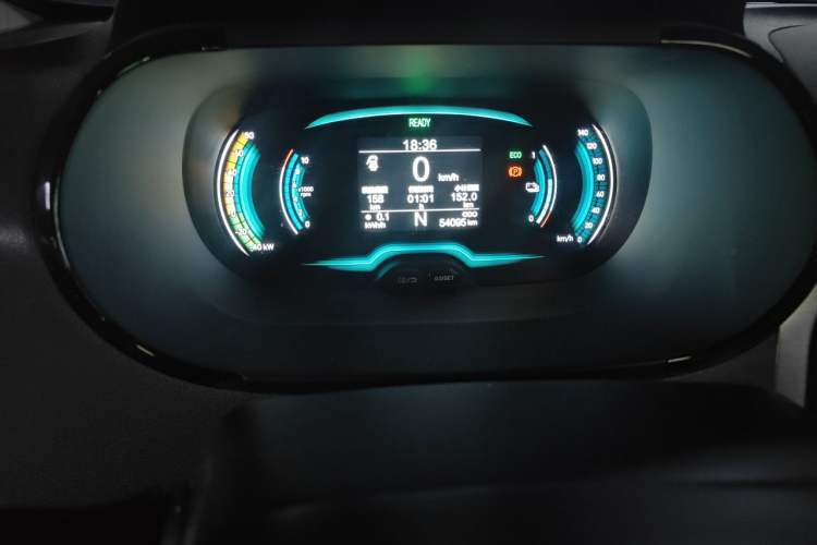Used Chery QQ Little Ant 2022 Sweet Pink Edition Half-Sugar Version Lithium Iron Phosphate 30 kW 301 km Odometer Close Up