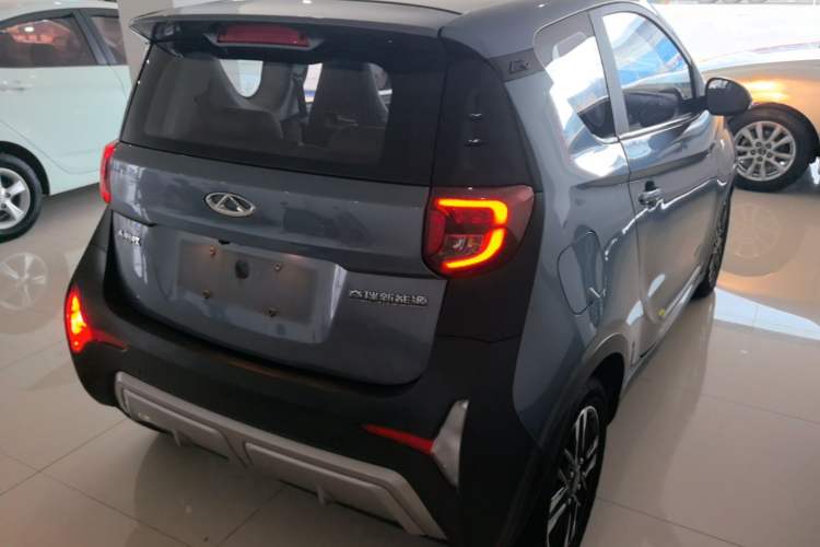 Used Chery QQ Little Ant 2022 Revised Version Sweet Pink Edition Half-Sugar Version Lithium Iron Phosphate 30.7 kWh 30 kW 301 km Rear Right 45 Deg