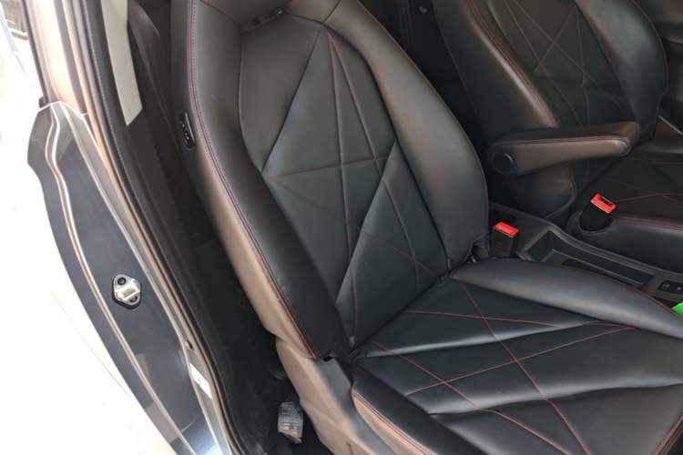 Used Chery QQ Little Ant 2022 Revised Version Sweet Pink Edition Half-Sugar Version Lithium Iron Phosphate 30.7 kWh 30 kW 301 km Right Front Seat
