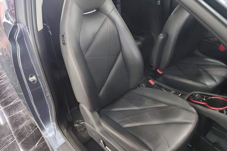 Used Chery QQ Little Ant 2022 Sweet Pink Edition Half-Sugar Version 3-Cell Lithium 30kW 301km Right Front Seat