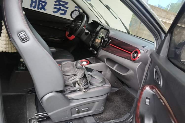 Used Chery QQ Little Ant 2022 Revised Version Sweet Pink Edition Half-Sugar Version Lithium Iron Phosphate 30.7 kWh 30 kW 301 km Right Front Seat