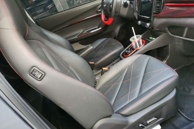 Used Chery QQ Little Ant 2022 Sweet Pink Edition Half-Sugar Version Lithium Iron Phosphate 29.2 kWh 30 kW 301 km Right Front Seat