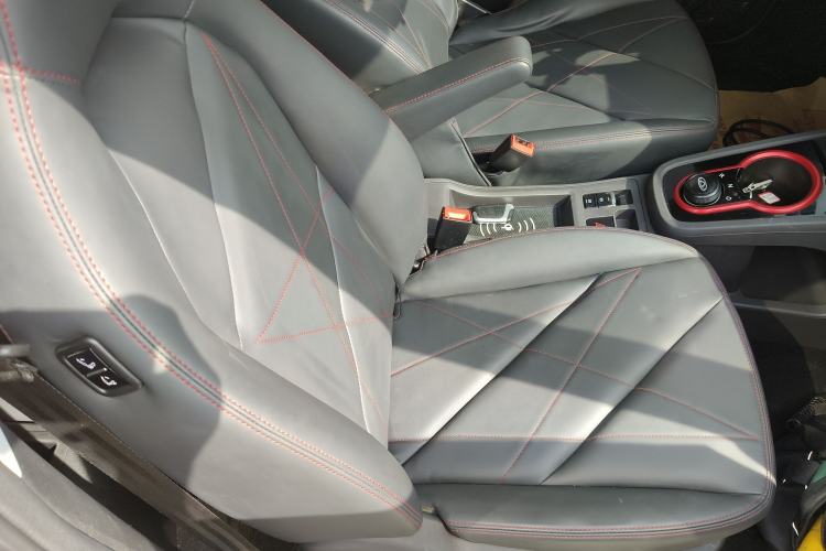 Used Chery QQ Little Ant 2022 Revised Version Sweet Pink Edition Half-Sugar Version Lithium Iron Phosphate 30.7 kWh 30 kW 301 km Right Front Seat