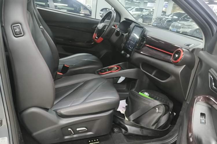 Used Chery QQ Little Ant 2022 Sweet Pink Edition Half-Sugar Version Lithium Iron Phosphate 30 kW 301 km Right Front Seat