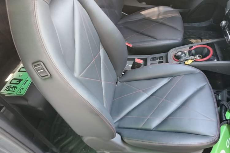 Used Chery QQ Little Ant 2022 Sweet Pink Edition Half-Sugar Version Lithium Iron Phosphate 29.2 kWh 30 kW 301 km Right Front Seat