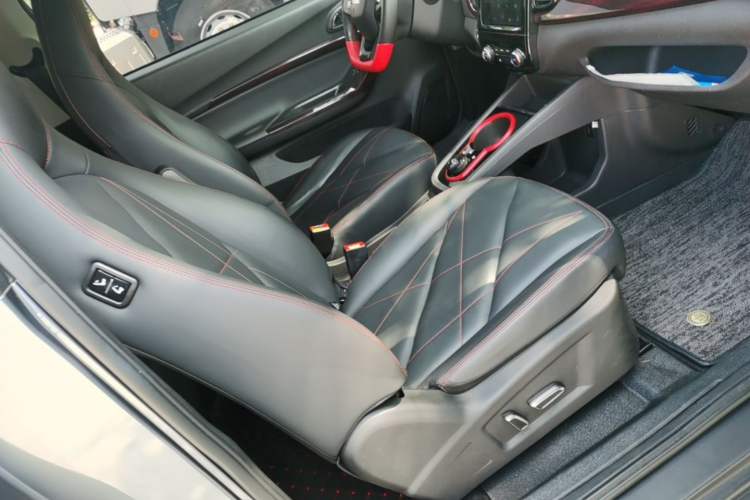 Used Chery QQ Little Ant 2022 Sweet Pink Edition Half-Sugar Version Lithium Iron Phosphate 30 kW 301 km Right Front Seat