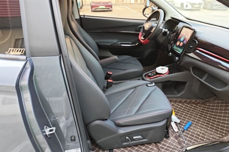 Used Chery QQ Little Ant 2022 Revised Version Sweet Pink Edition Half-Sugar Version Lithium Iron Phosphate 30.7 kWh 30 kW 301 km Right Front Seat