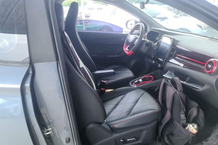 Used Chery QQ Little Ant 2022 Revised Version Sweet Pink Edition Half-Sugar Version Lithium Iron Phosphate 30.7 kWh 30 kW 301 km Right Front Seat