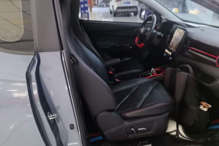 Used Chery QQ Little Ant 2022 Updated Version Sweet Pink Edition Full Sugar Version Lithium Iron Phosphate 30.7 kWh 30 kW 301 km Right Front Seat