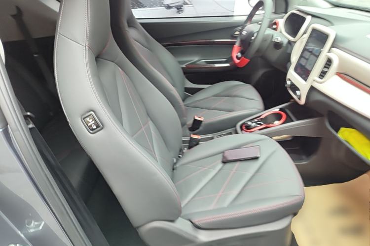 Used Chery QQ Little Ant 2022 Revised Version Sweet Pink Edition Half-Sugar Version Lithium Iron Phosphate 30.7 kWh 30 kW 301 km Right Front Seat
